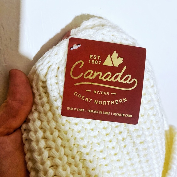 CANADA BY GREAT NORTHERN ladies’ toque - Picture 3 of 4